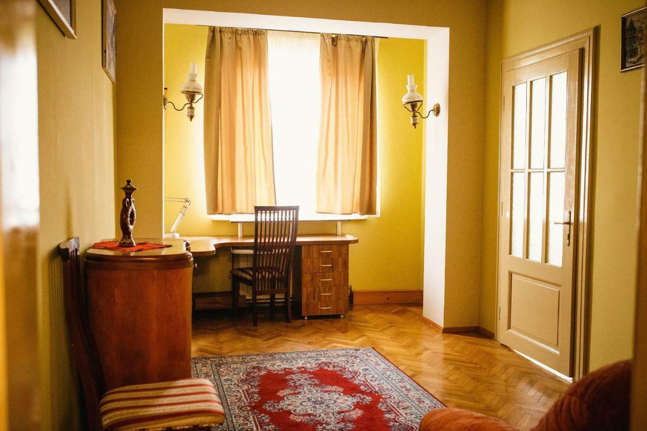 Historical Center Daire Ujgorod Dış mekan fotoğraf